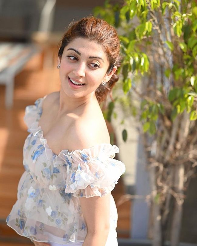 Staggering Poses Of Pranitha Subhash